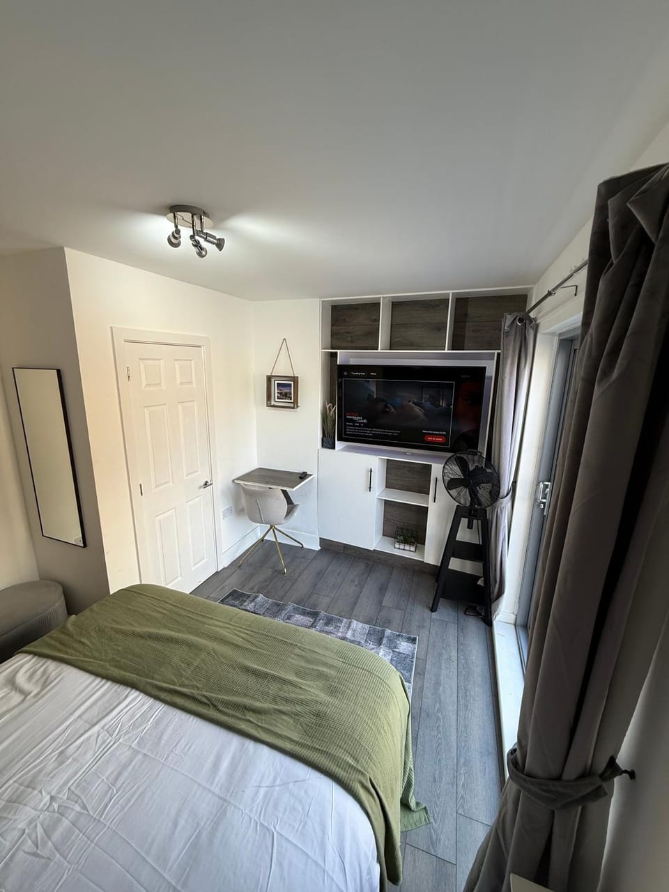 High Deluxe 2 NEW bed flat for 6 people in prime Location 10 min walking to LONDON EYE Apartment in City of Westminster