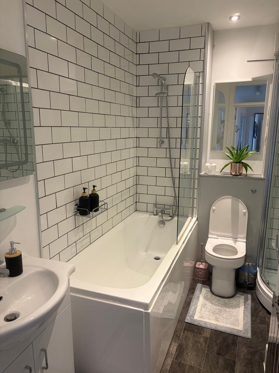 High Deluxe 2 NEW bed flat for 6 people in prime Location 10 min walking to LONDON EYE Apartment in City of Westminster