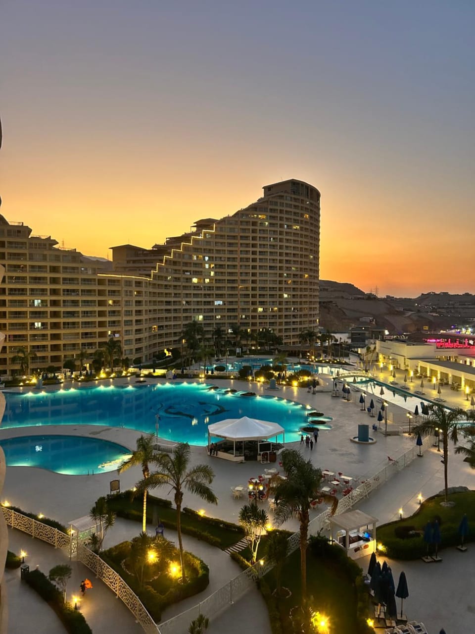 Property building, Nearby landmark, Day, Night, Natural landscape, City view, Pool view, Swimming pool, Sunrise, Sunset, sunbed