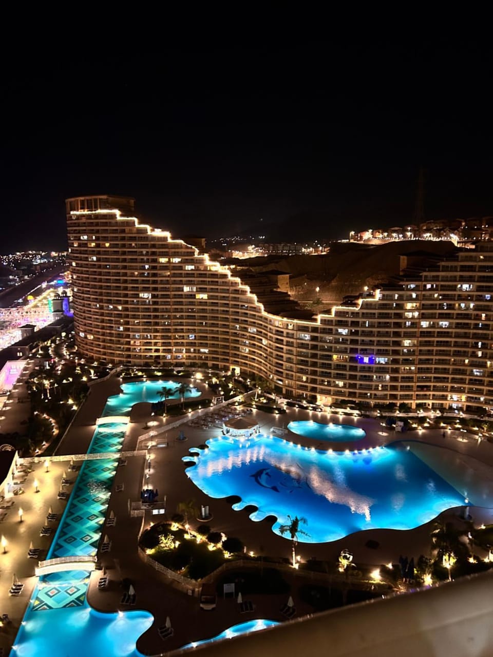 Property building, Nearby landmark, Natural landscape, City view, Pool view, Swimming pool