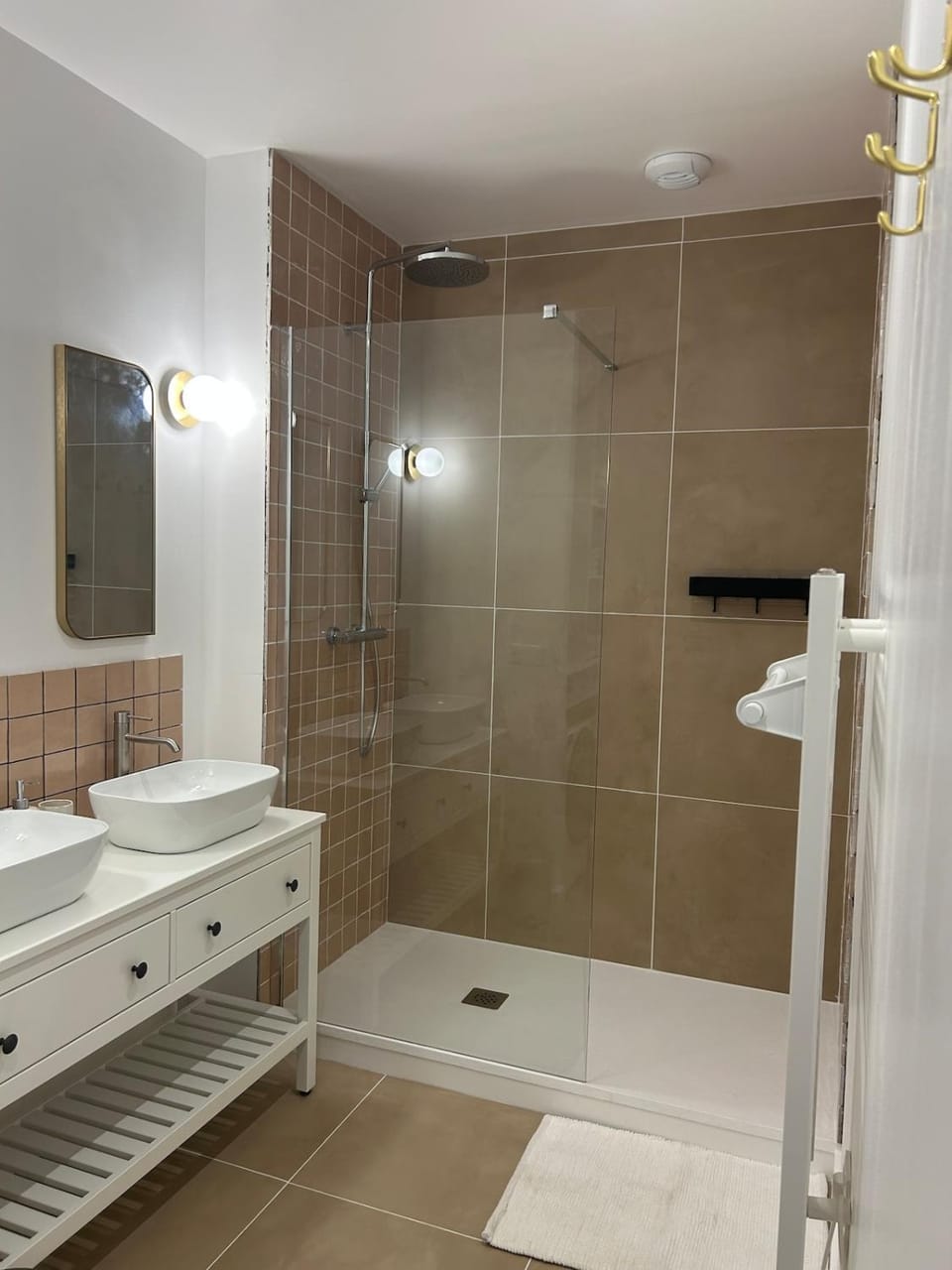 Shower, Bathroom, towels