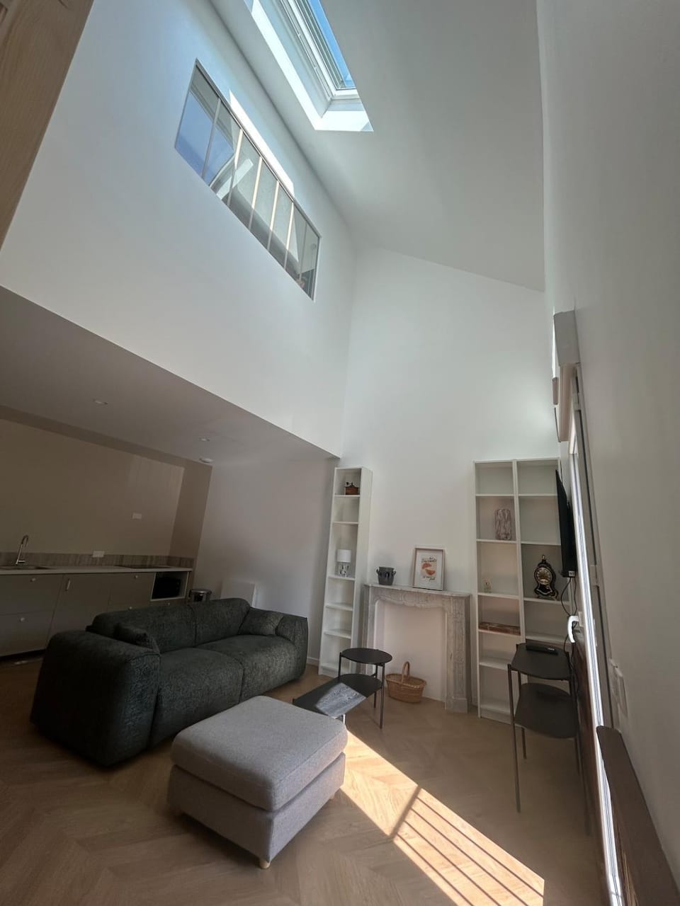 Bed, TV and multimedia, Living room, internet