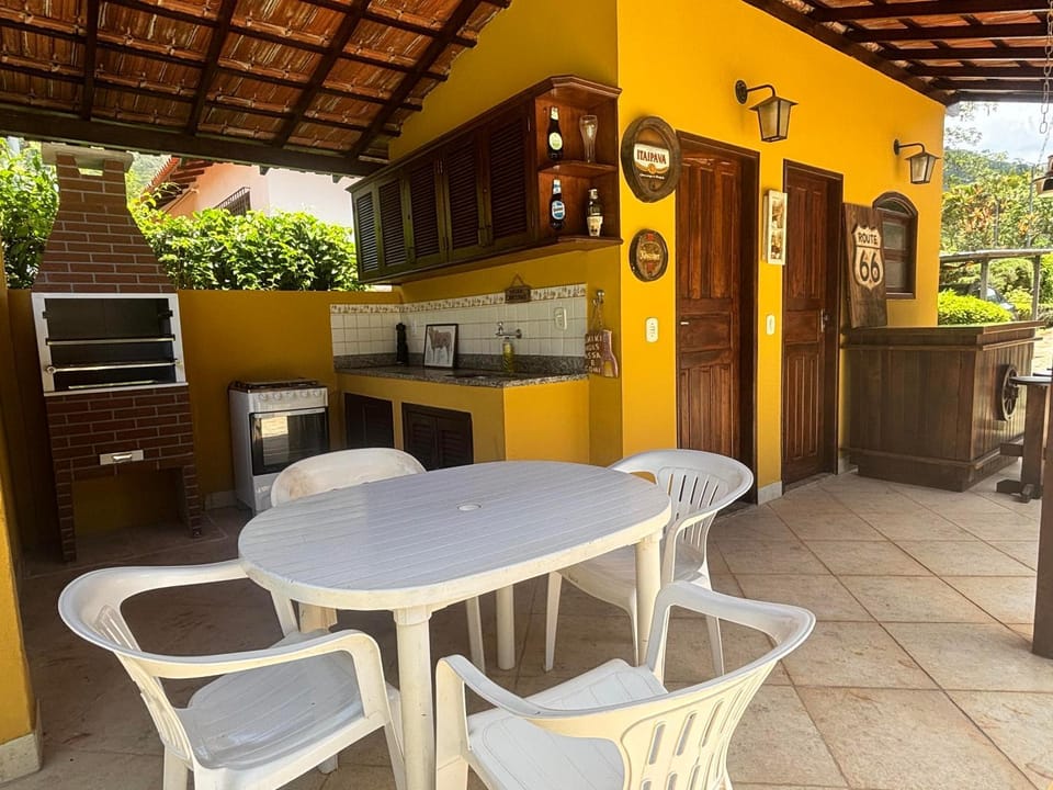 BBQ facilities, Kitchen or kitchenette, Dining area, oven