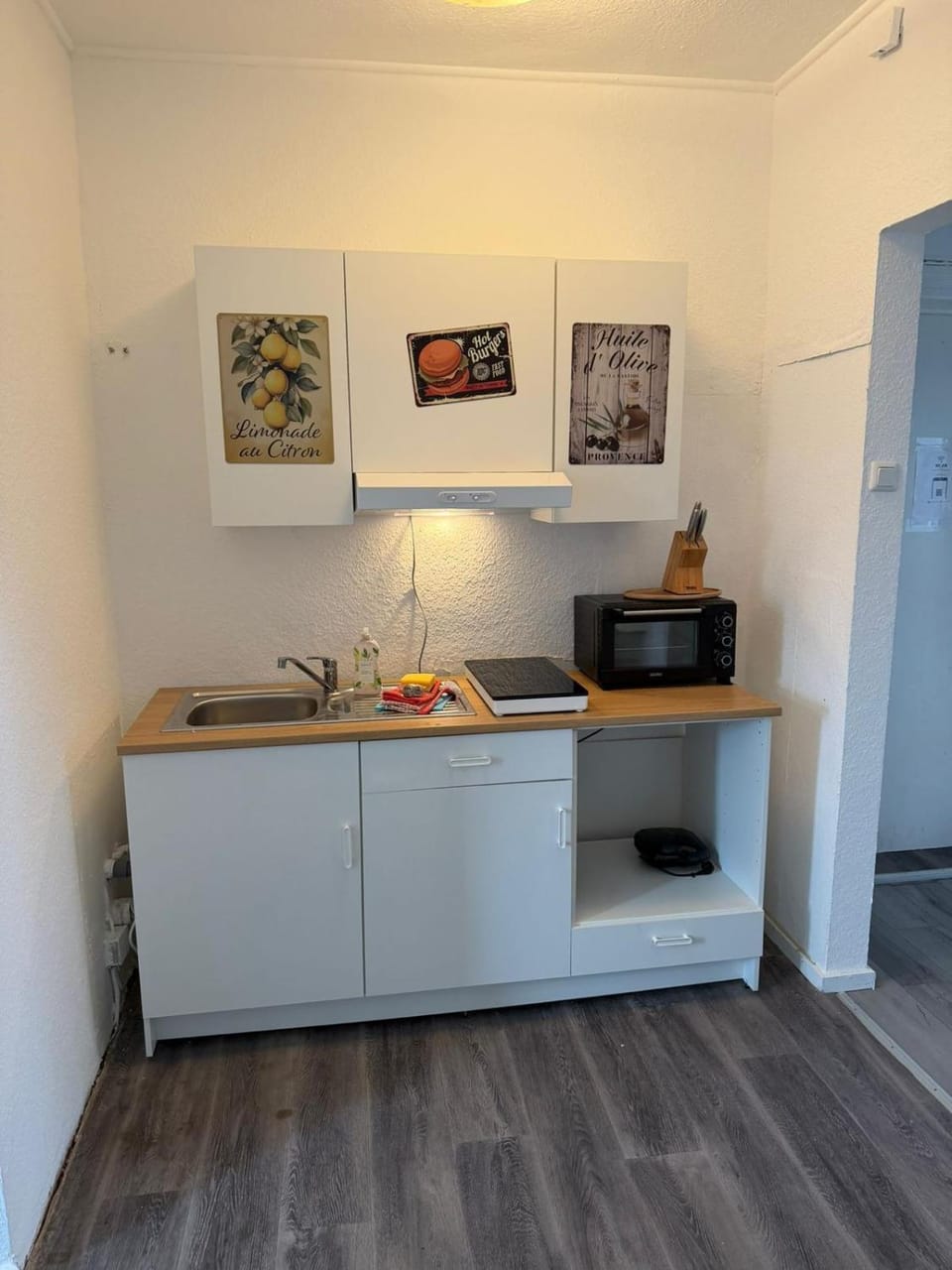 Kitchen or kitchenette, kitchen