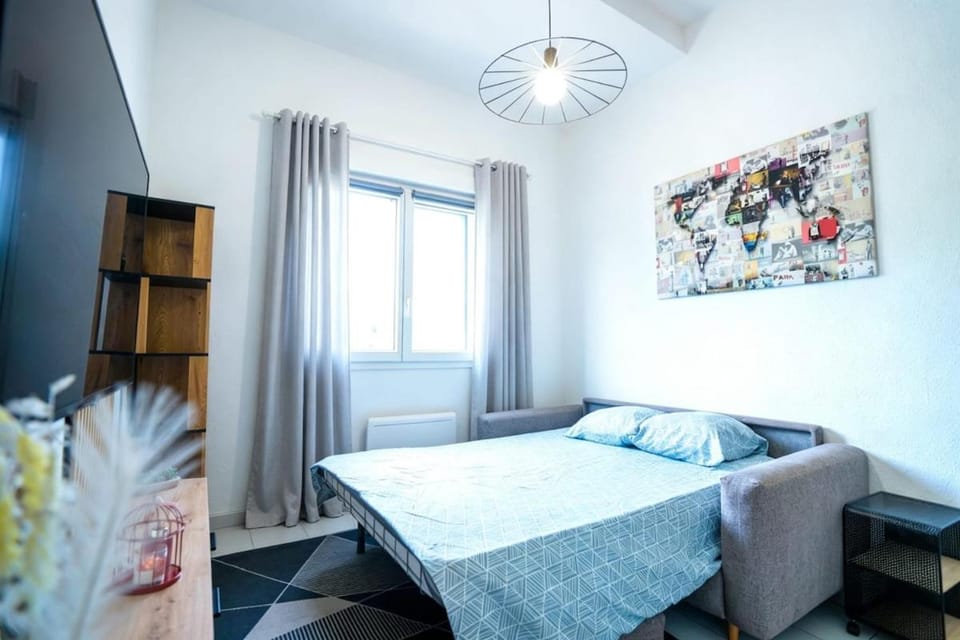 Le Cocon Studio face au Théâtre Wi-Fi 5 min gare Apartment in Perpignan