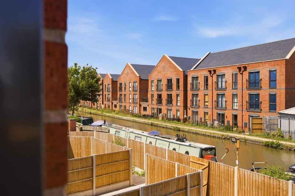 Property building, Garden, View (from property/room), Garden view, Landmark view, River view