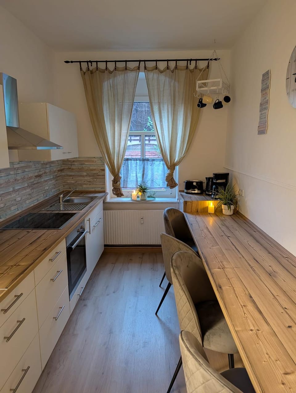 Kitchen or kitchenette, Dining area, stove