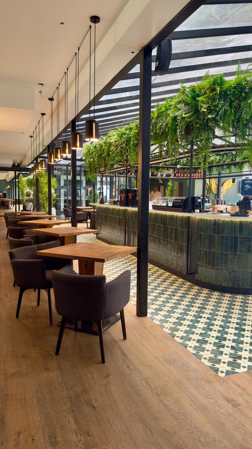 Restaurant/places to eat, Lounge or bar