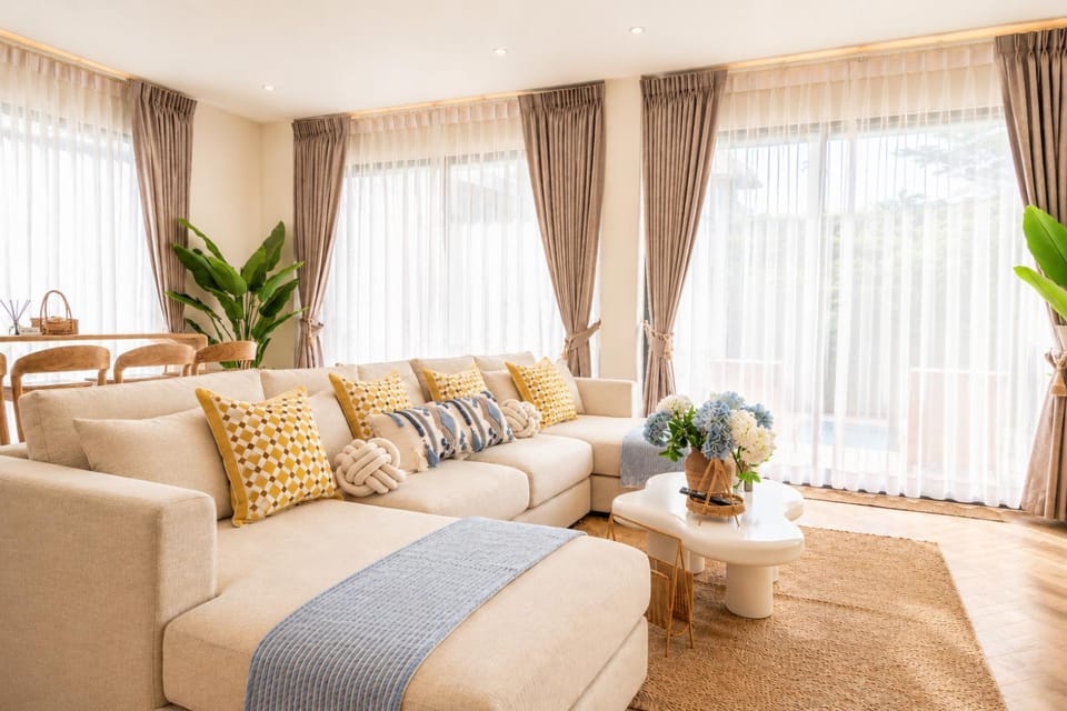 Living room, Seating area