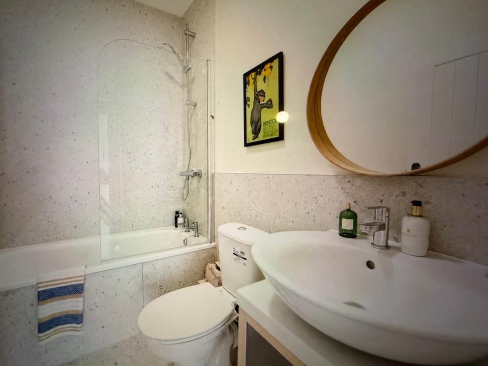 Close London Bridge Apartment in London Borough of Southwark