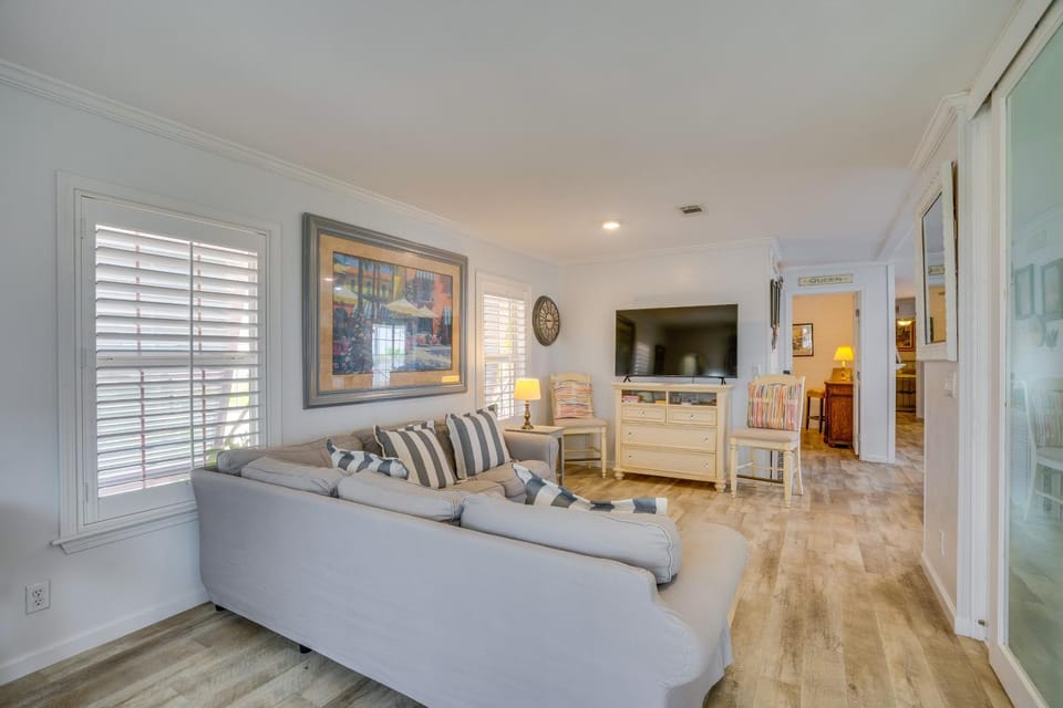Pool & Dock Access! Boater’s Base in Punta Gorda House in Charlotte Park