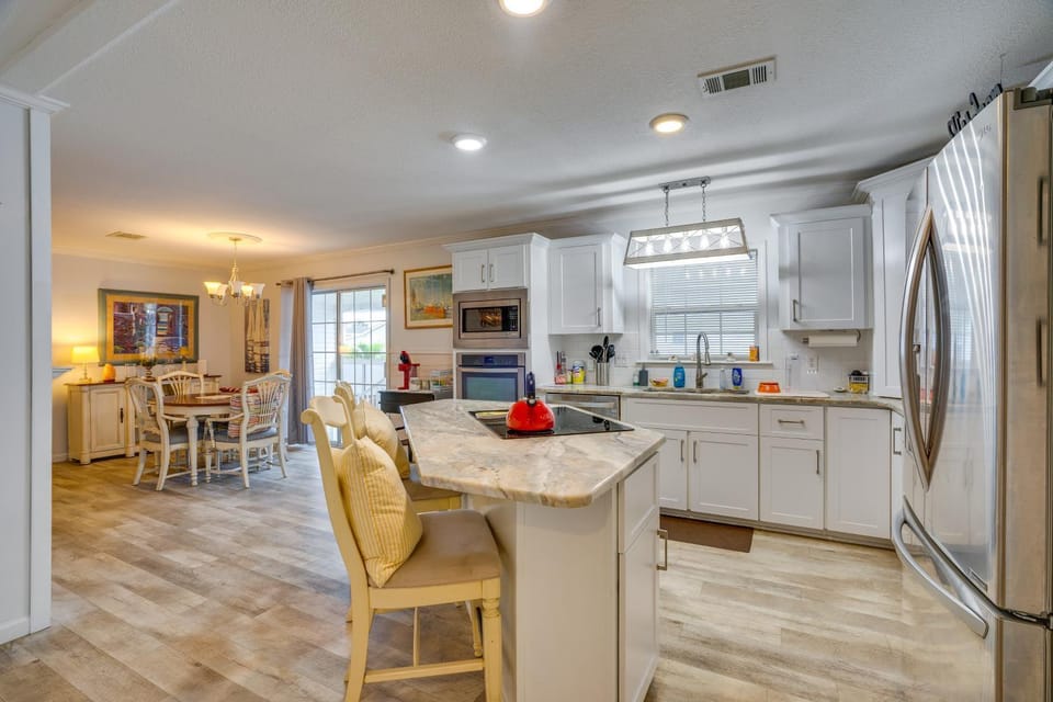 Pool & Dock Access! Boater’s Base in Punta Gorda House in Charlotte Park