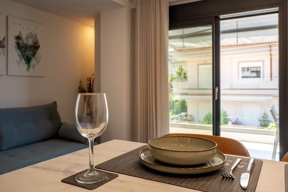 TV and multimedia, Coffee/tea facilities, Kitchen or kitchenette, Living room, Seating area, Dining area, oven, stove, wardrobe, kitchen, air conditioner