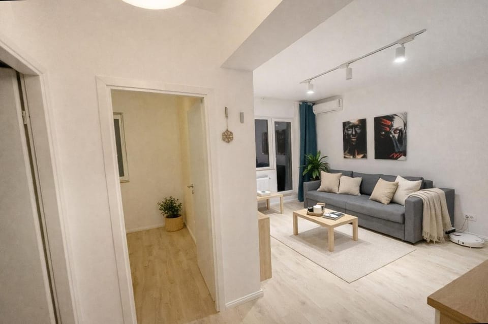 Cool Corner Apartment in Bucharest