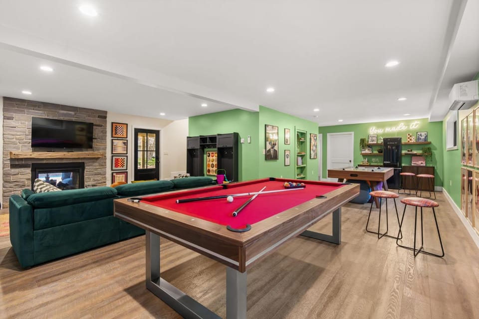 Pickleball Court Hot Tub Theatre Secret Room Apartment in Tunkhannock Township