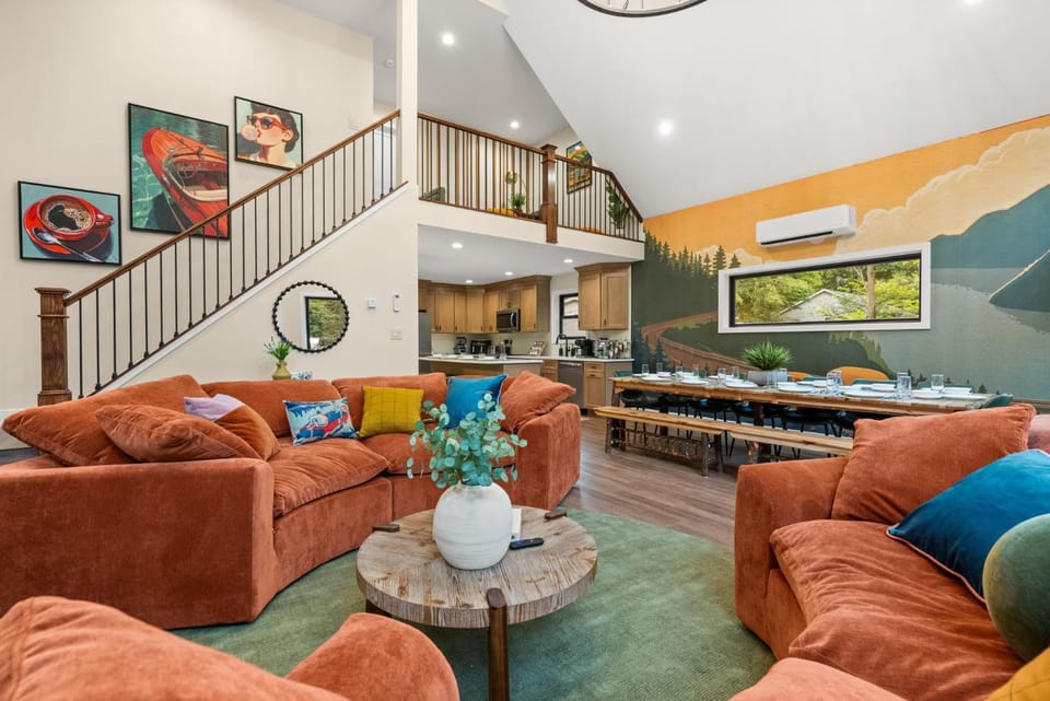 Pickleball Court Hot Tub Theatre Secret Room Apartment in Tunkhannock Township