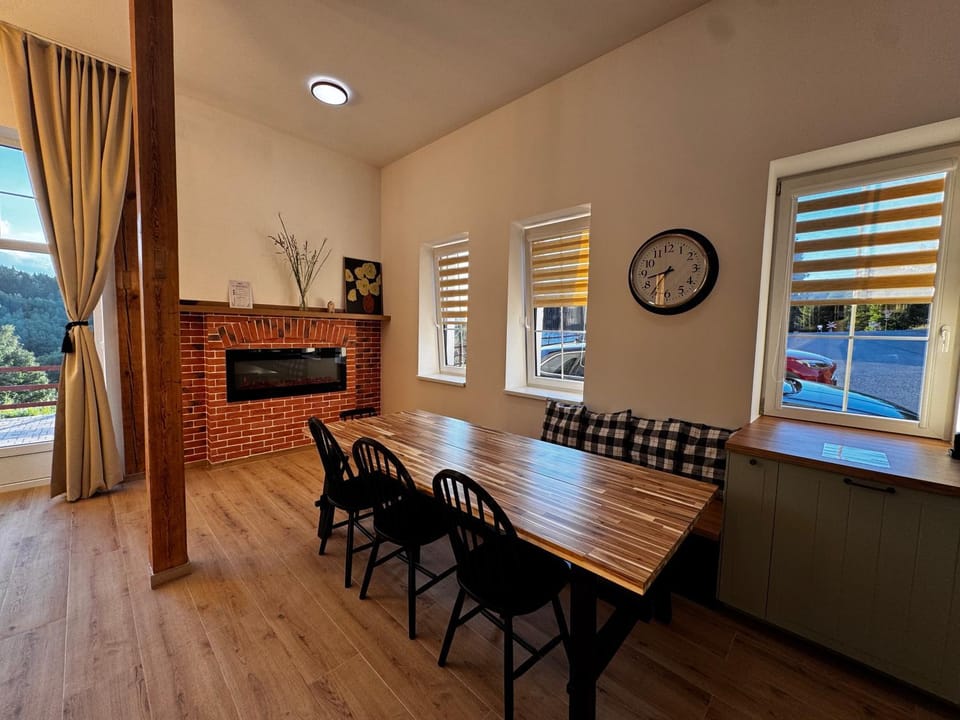 Property building, Kitchen or kitchenette, Dining area
