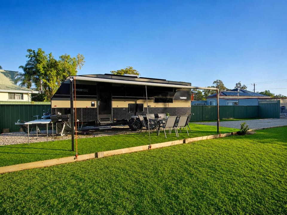 Property building, Patio, Spring, Day, Garden, Garden view