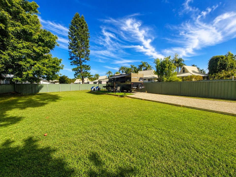 Property building, Spring, Day, Natural landscape, Garden, Garden view