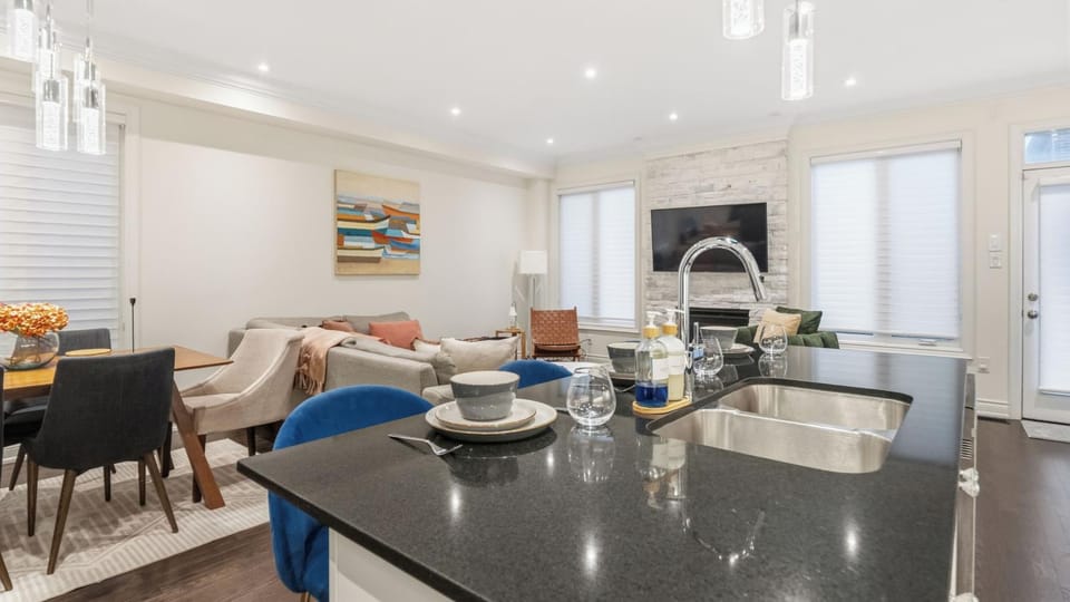 Family Fun, Games Room, Projector, Fire Table, BBQ House in Milton