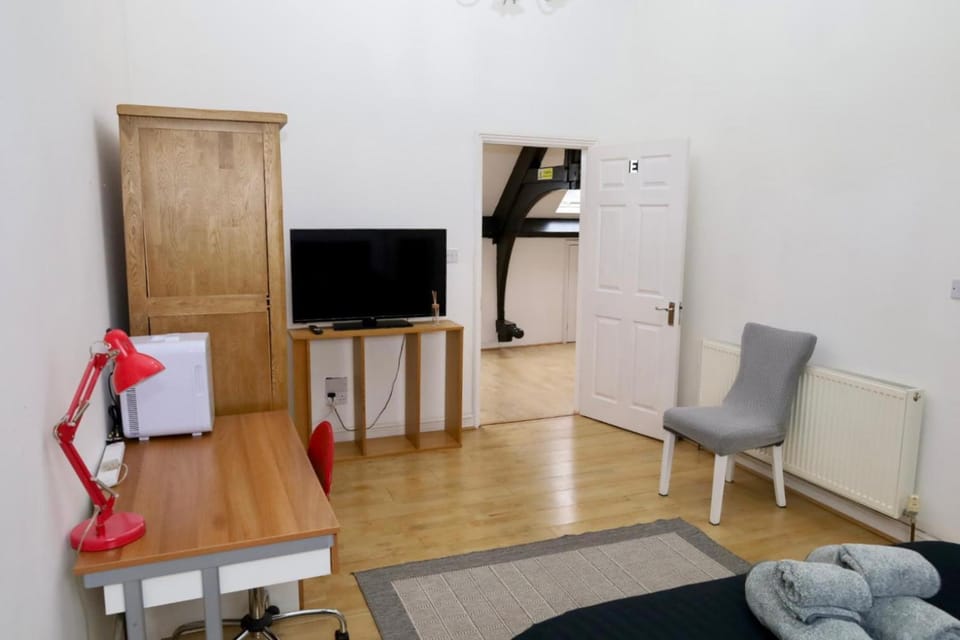 The Church F - Four Bedroom Flat - Beautifully converted Church - Spacious rooms Apartment in England