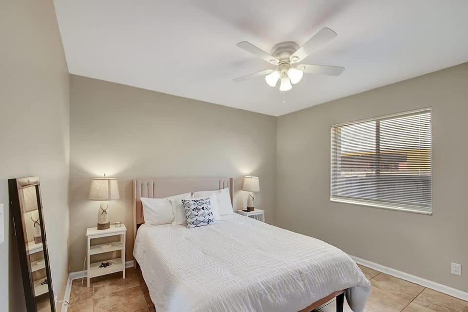 2 BR Home Close to The Beach House in Lantana