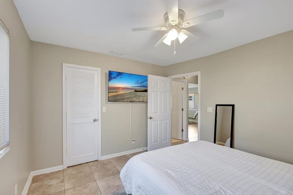2 BR Home Close to The Beach House in Lantana