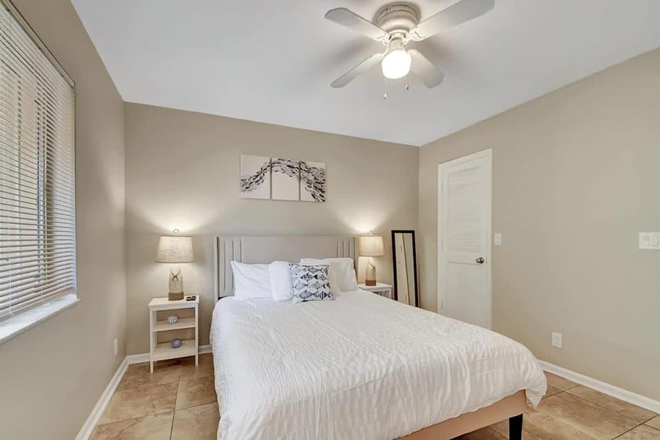 2 BR Home Close to The Beach House in Lantana