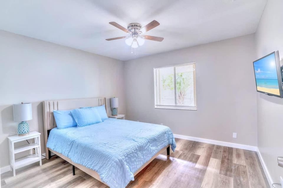 2 BR Coastal Home Near Beach House in Lantana