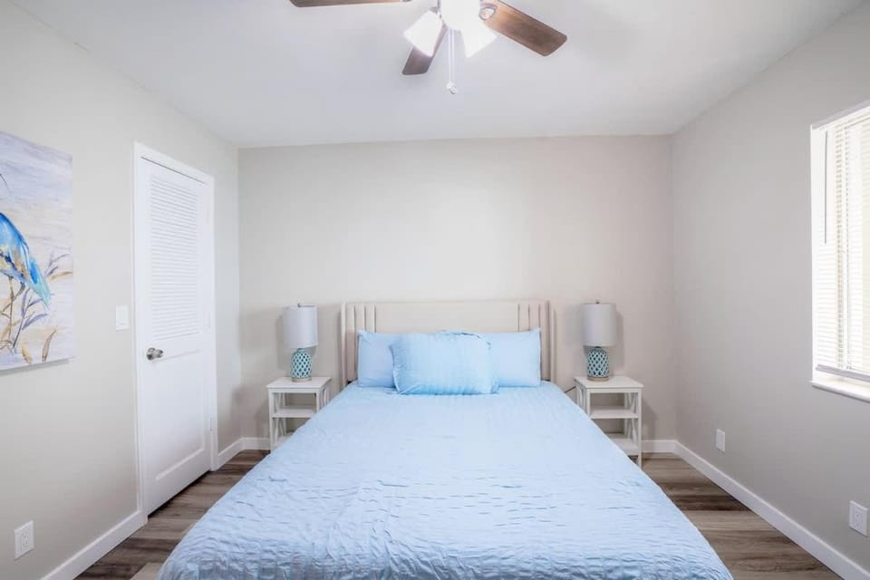 2 BR Coastal Home Near Beach House in Lantana