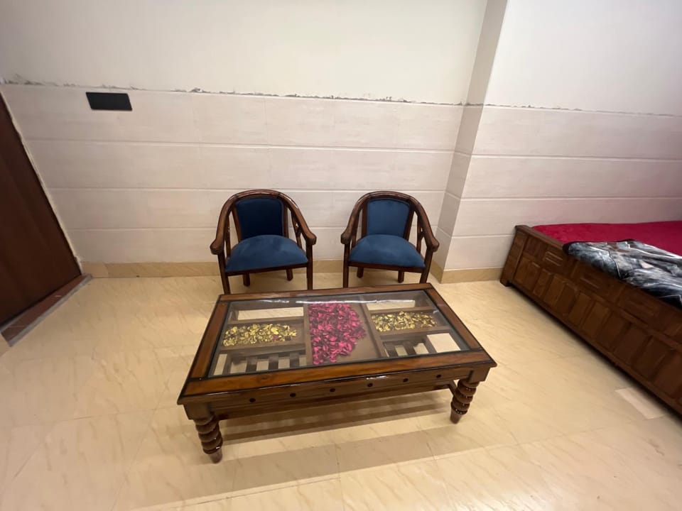 Photo of the whole room, Seating area, Bedroom