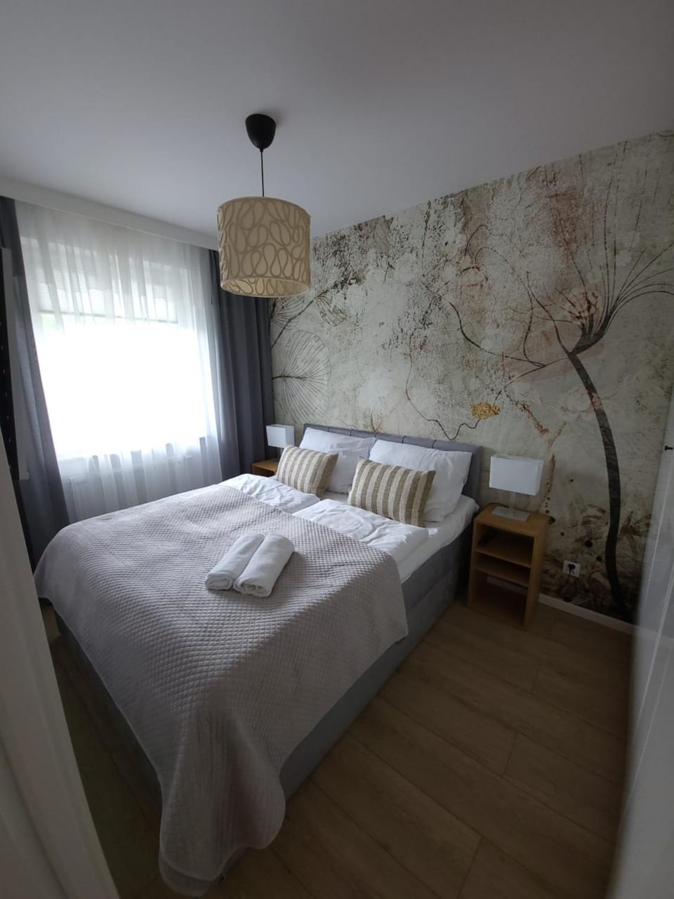 Bed, towels