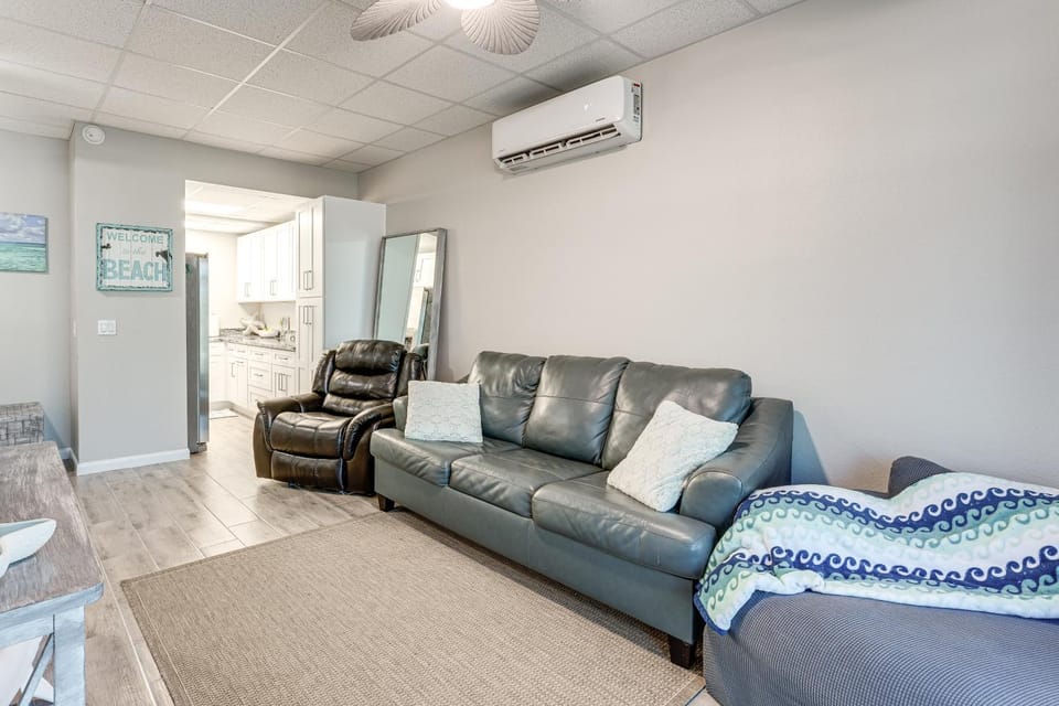Steps to Beach! Charming Indian Shores Condo House in Redington Shores