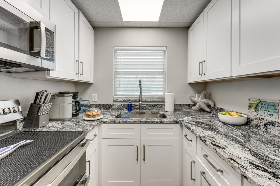 Steps to Beach! Charming Indian Shores Condo House in Redington Shores