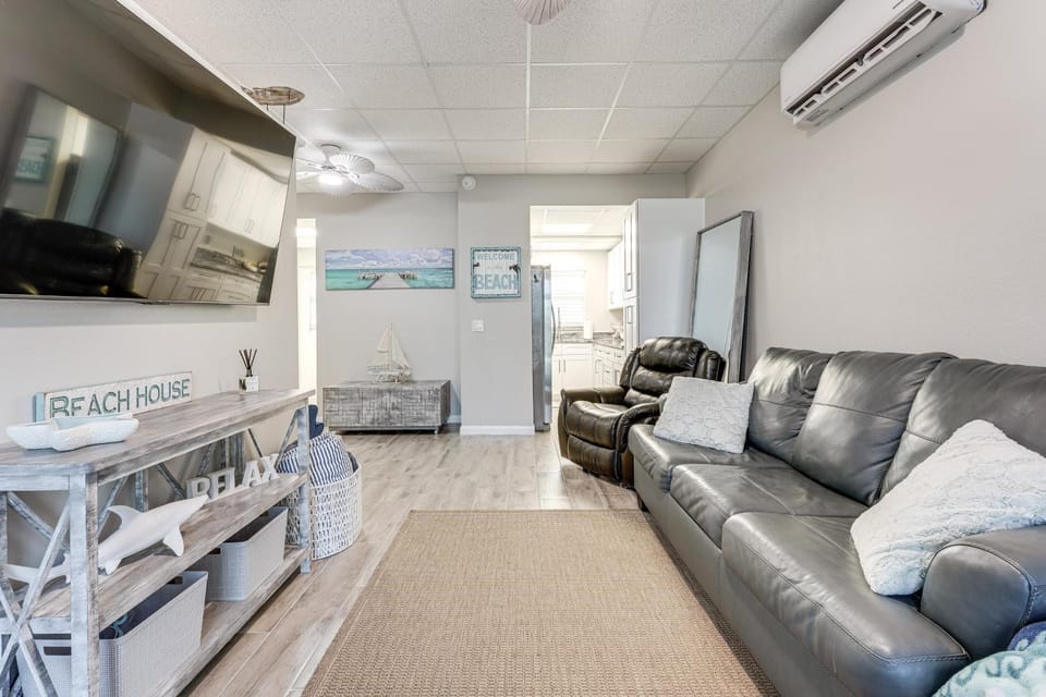 Steps to Beach! Charming Indian Shores Condo House in Redington Shores