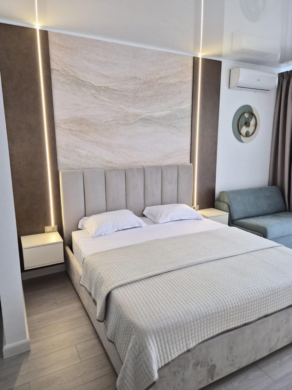 Bed, Photo of the whole room, air conditioner