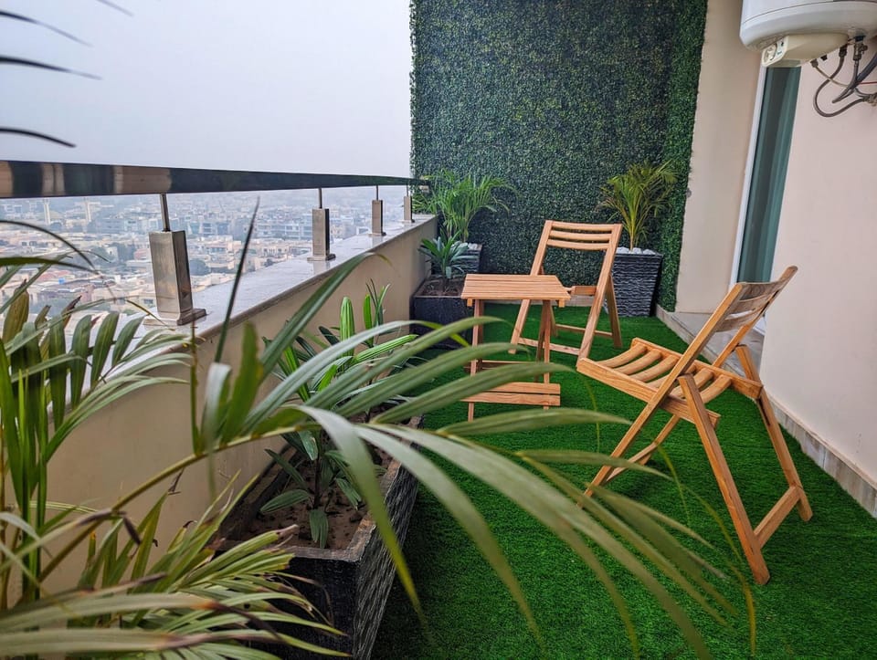 Patio, Day, Garden, Balcony/Terrace, Garden view