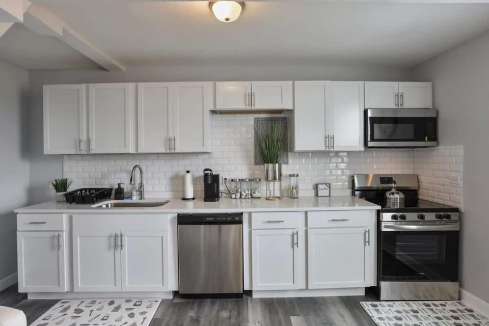 Cozy Chic 4BD 2BA Oak Park Penthouse Apartment in Oak Park
