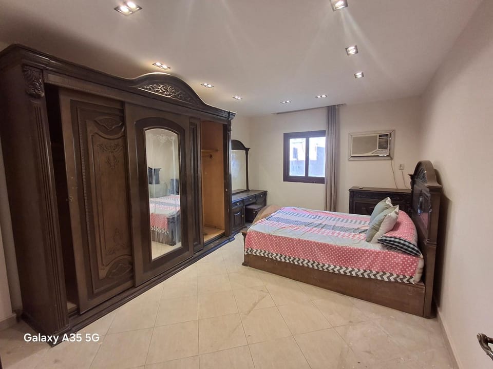شقة مفروشة ثلاث غرف نوم علي فيصل الرئيسى Apartment in Egypt