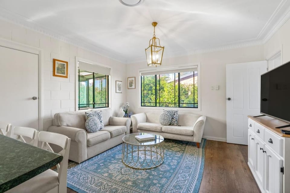 Mountain Views- SO close to restaurants & shopping, pet friendly House in Milton