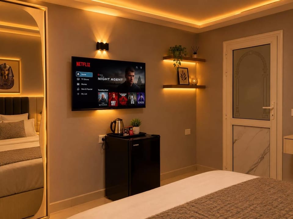 Bed, Bathroom, TV and multimedia, Photo of the whole room, Bedroom