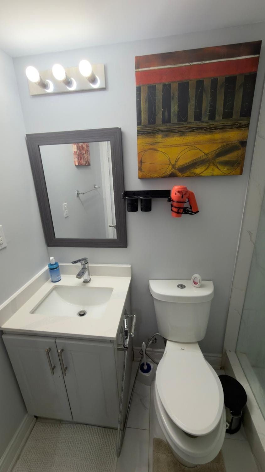 Beautiful lake view Basment room Apartment in Brampton