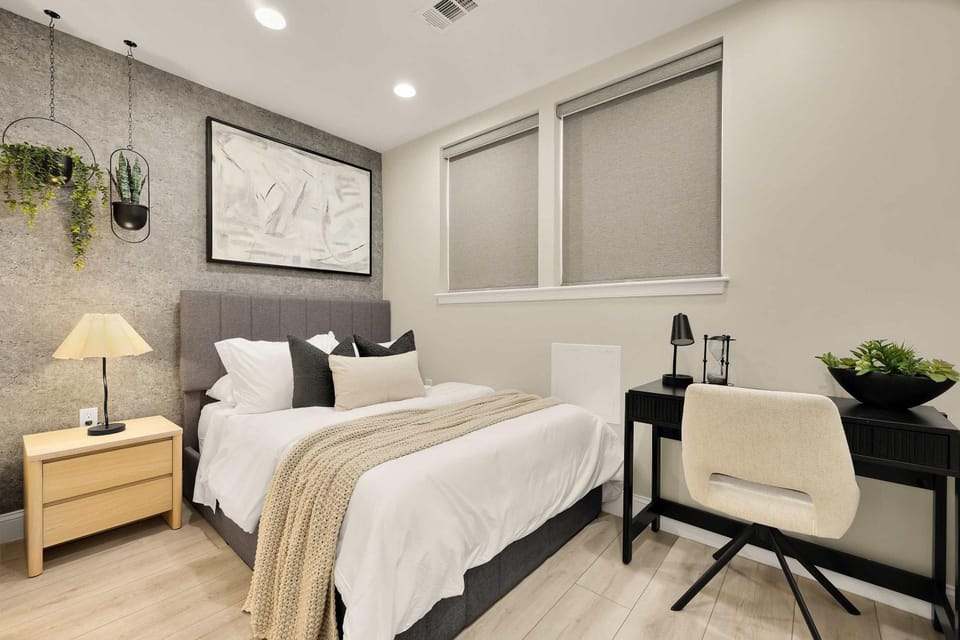 Luxury 3-BR - Parking - EV Charger - Walk to Metro Apartment in Takoma Park