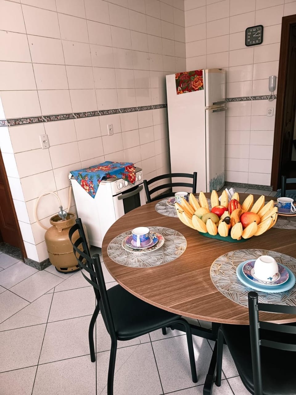 Kitchen or kitchenette, Dining area, Continental breakfast