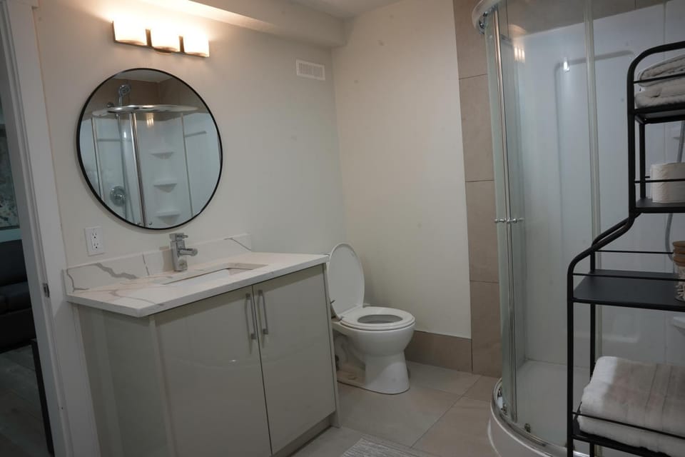 Feels like home- Spacious and cozy 2 bedroom basement suite Bed and Breakfast in Calgary