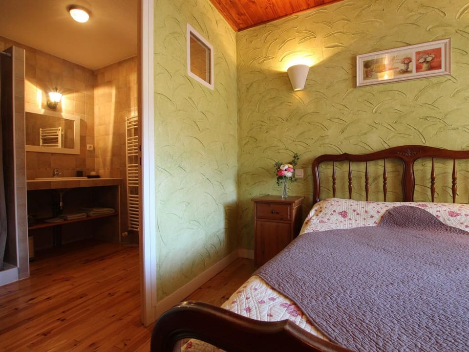 Chambres d'hôtes familiales à Saint-Just-Malmont - FR-1-582-480 Bed and Breakfast in Auvergne-Rhône-Alpes