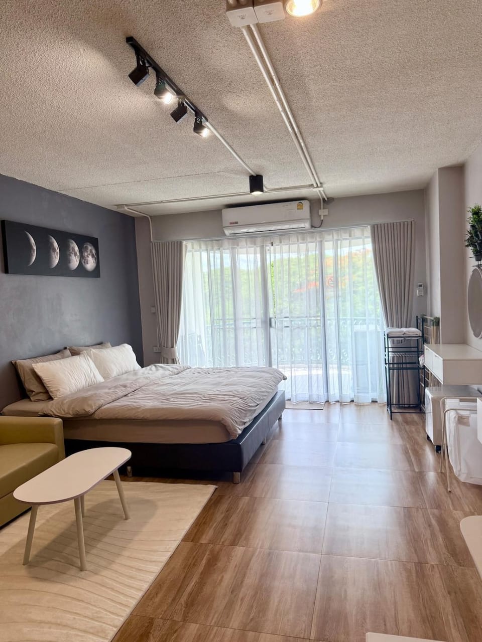 Walk to One Nimman MAYA Spacious 45sqm Condo Apartment in Chiang Mai