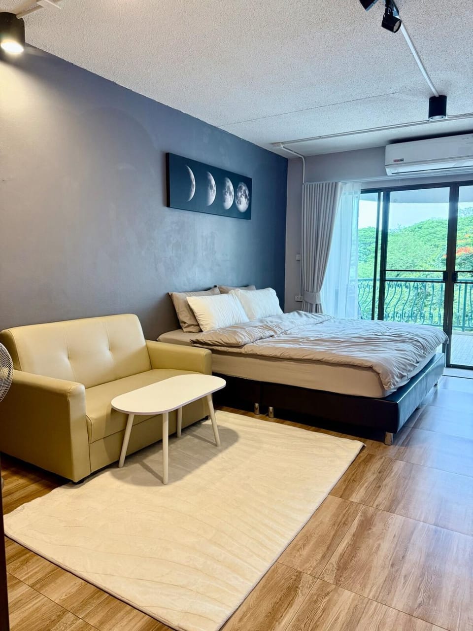 Walk to One Nimman MAYA Spacious 45sqm Condo Apartment in Chiang Mai