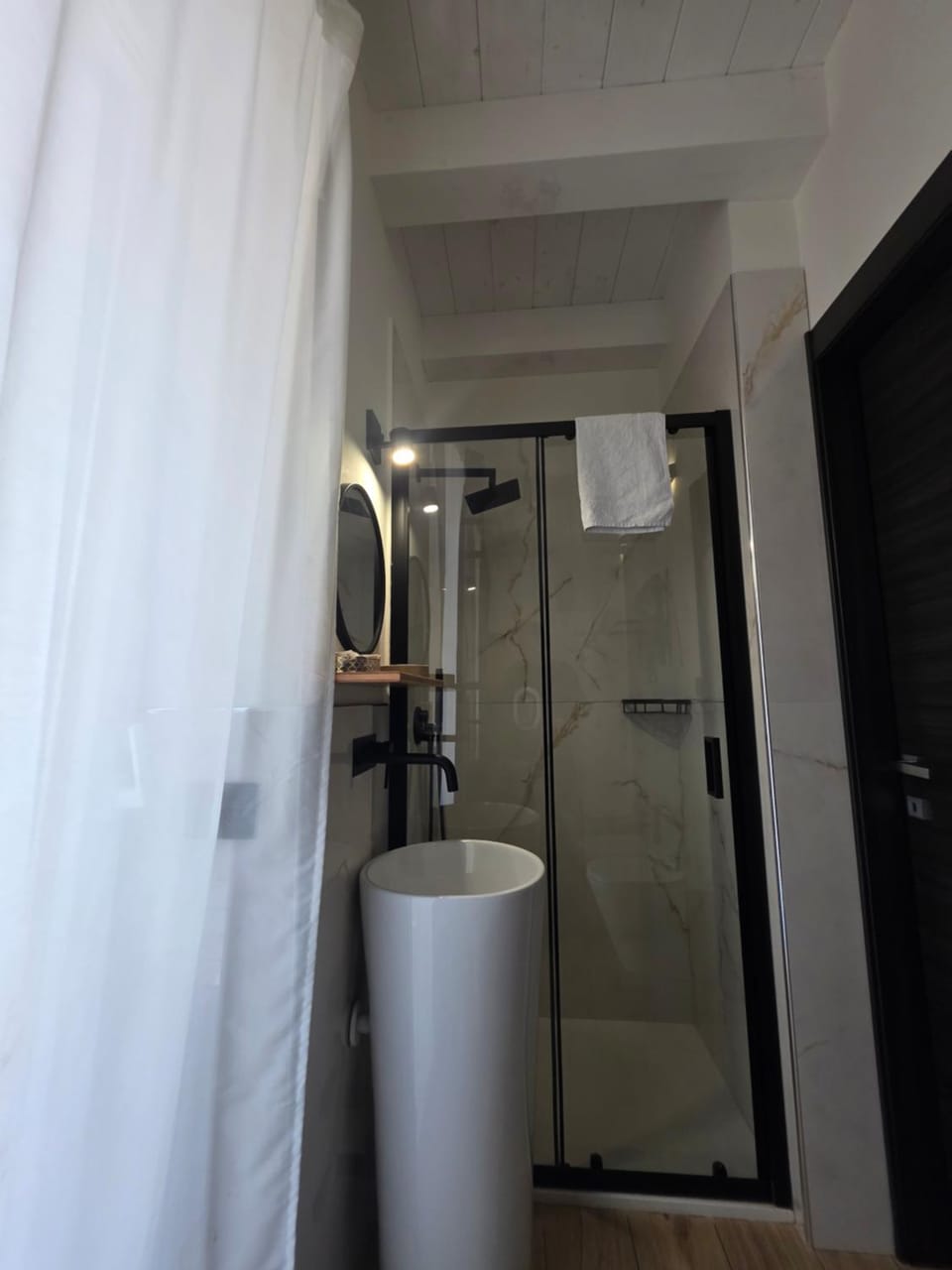 Shower, Toilet, Bathroom, bidet, towels