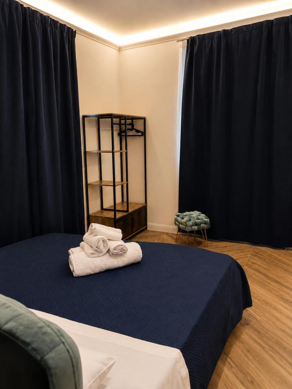 Bed, Photo of the whole room, Bedroom, towels